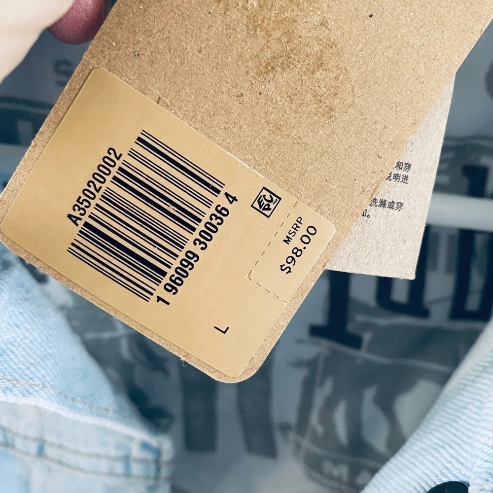 WOMEN'S Levi's® Silvertab™ Cropped Trucker Jean Jacket - Picture 13 of 15